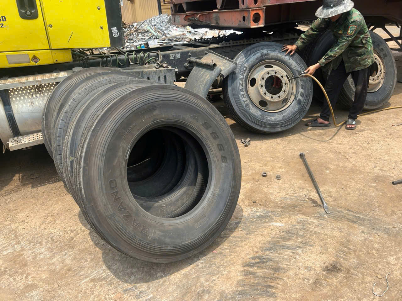 Thay lốp xe ô tô khi nào là đúng thời điểm? Dấu hiệu cần thay lốp ngay